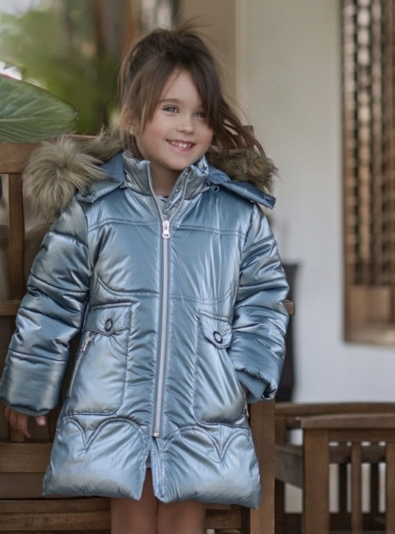 Abrigo azul metalizado para niña