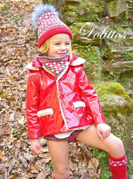 Abrigo de charol rojo para niño colección Nadal de Lolittos