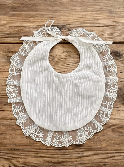 Babero unisex para bautizo. colección ondas