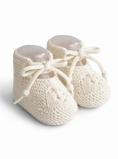 Baby booties in 100% cotton knit, 4 colors Baby booties in 100% cotton knit, 4 colors