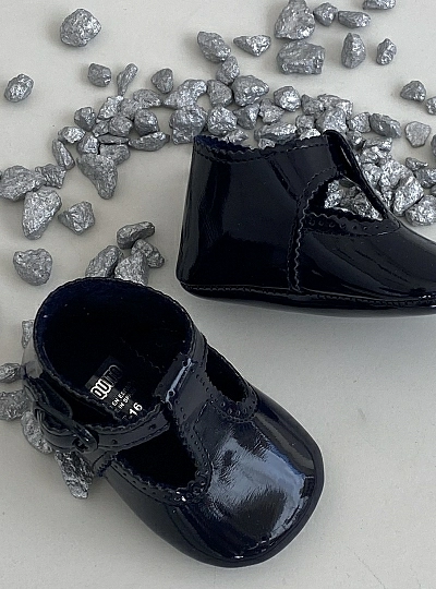 Baby shoe in light white or navy patent leather.