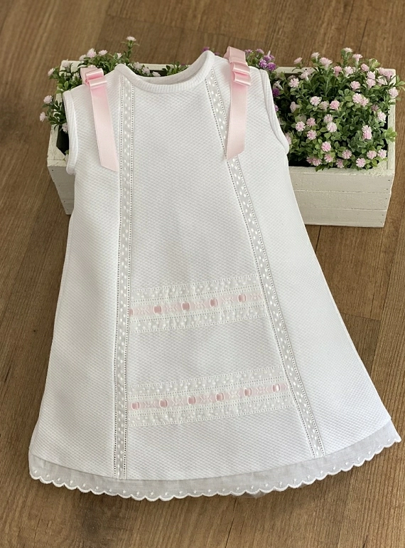 Baton skirt for girl in white with pink. Marvelous