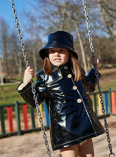 Black patent leather coat with lapels from La Martinica Black patent leather coat with lapels from La Martinica