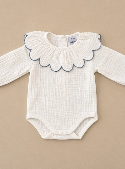 Body unisex de bambula con cuello de ondas