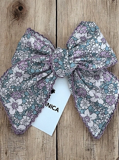 Bow with clip from the Vienna collection by La Martinique Bow with clip from the Vienna collection by La Martinique
