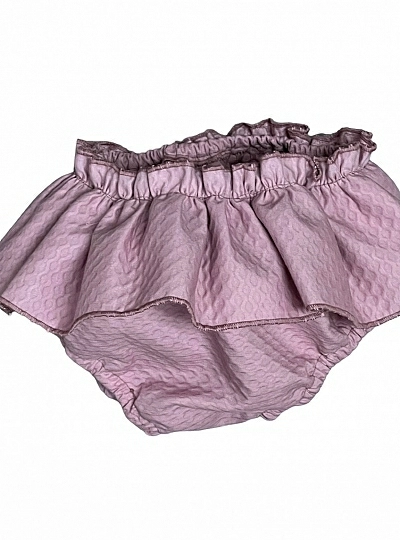 Braguita de piqué rosa empolvado con volantes.