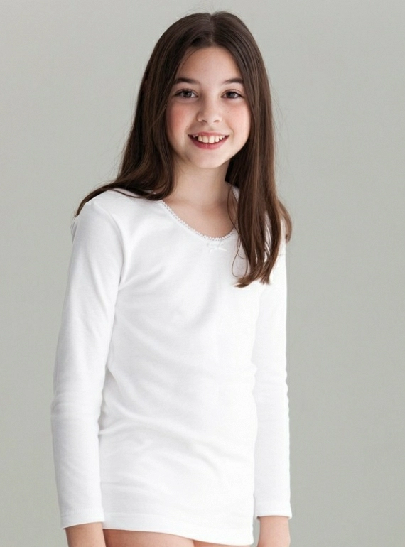 Camiseta interior de niña blanca en manga larga