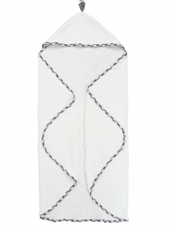 Capa de baño blanca con remate vichy negro.