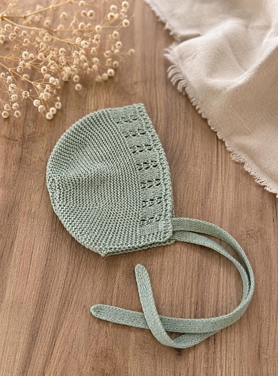 Capota de punto unisex para bebé en verde esmeralda y verde empolvado Capota de punto unisex para bebé en verde esmeralda y verde empolvado