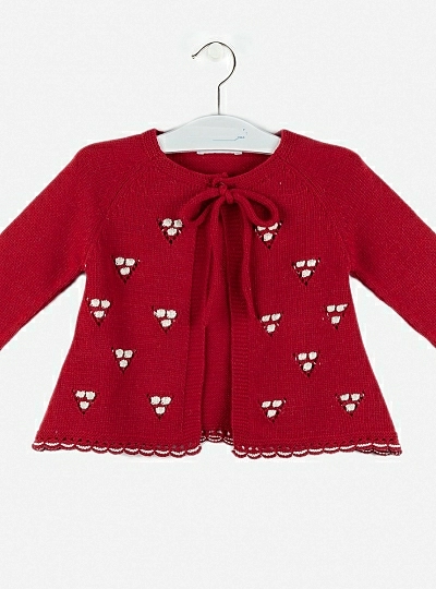 Chaqueta color burdeos con bodoques en blanco. O-Invierno