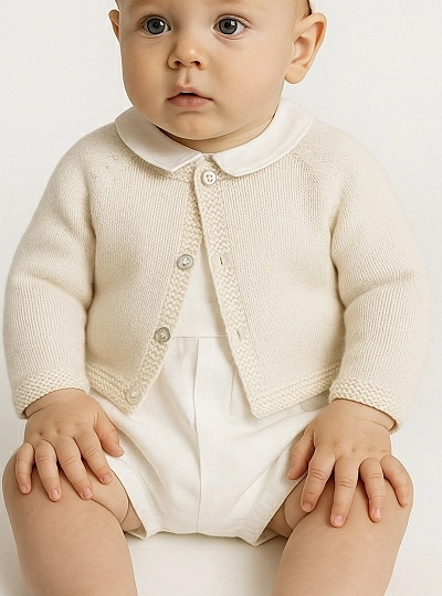 Chaqueta de bautizo larga color beige. Unisex