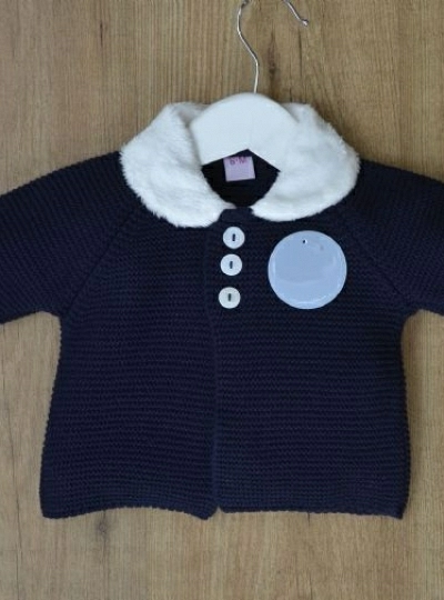 Chaqueta de niño color marino con pelo en el cuello. Varias tallas