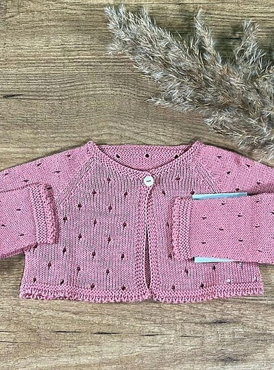 Chaqueta rosa o grosella. Cortita