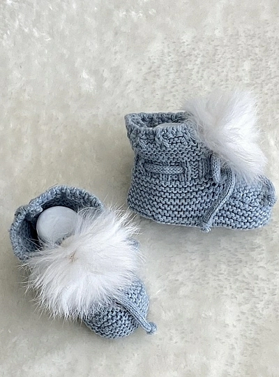 Chubby knit booties with natural fur pompom