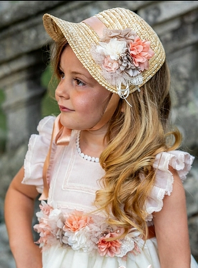 Colonial bonnet for girls. Peach Collection