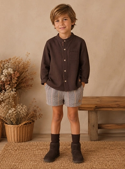 Conjunto de camisa y pantalón para niño Colección Nuez Conjunto de camisa y pantalón para niño Colección Nuez