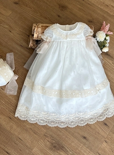 Conjunto Faldón y capota para niña colección Jazmín