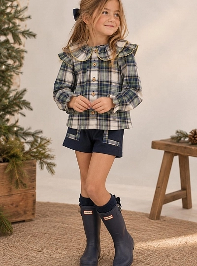 Conjunto Niña Blusa de Cuadros y Short Marino Colección Anastasia La Peppa Conjunto Niña Blusa de Cuadros y Short Marino Colección Anastasia La Peppa