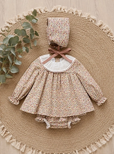 Conjunto niña jesusito, capota y braguita Colección Cascabel Conjunto niña jesusito, capota y braguita Colección Cascabel