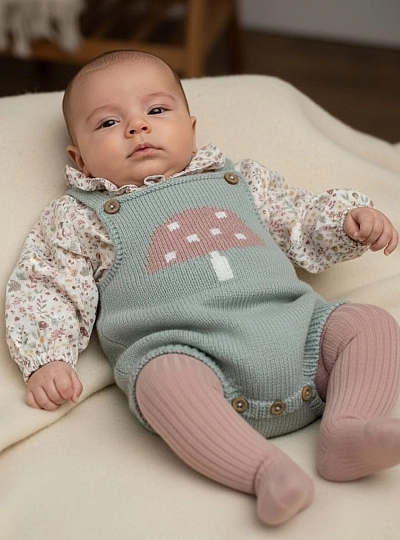 Conjunto para bebé niña con ranita de punto y blusa de muselina | Colección Ella Conjunto para bebé niña con ranita de punto y blusa de muselina | Colección Ella
