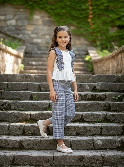 Conjunto para niña.  Blusa y pantalón vichy negro