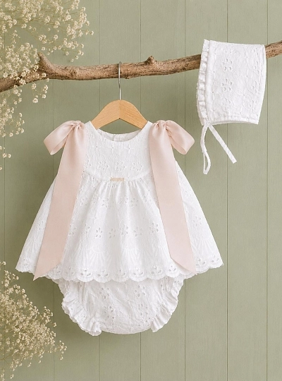 Conjunto tres piezas para niña Colección Nácar Conjunto tres piezas para niña Colección Nácar