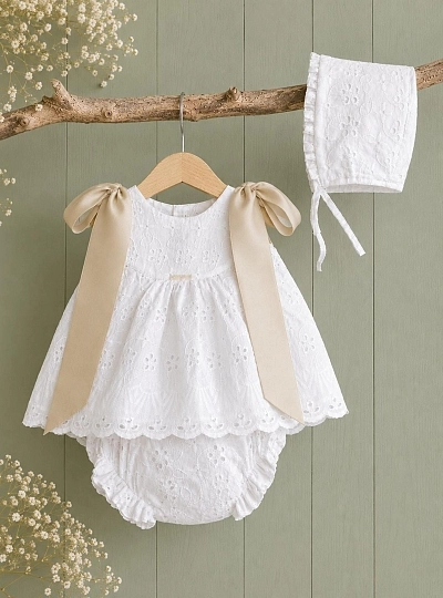 Conjunto tres piezas para niña Colección Nácar Conjunto tres piezas para niña Colección Nácar