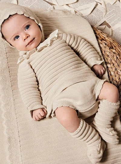 Conjunto unisex 4 piezas color crema. Colección Sonata