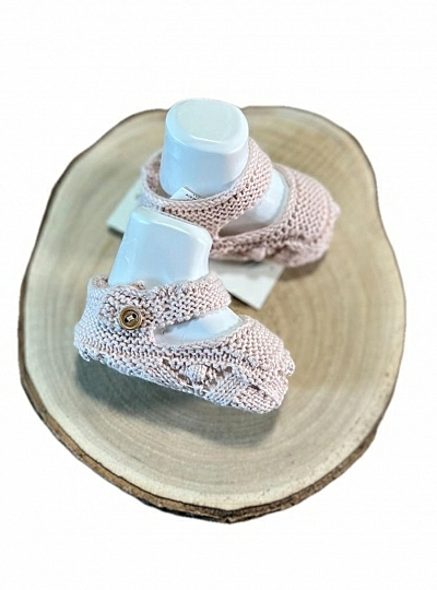 Cotton knit bootees for girls. Butterfly Collection