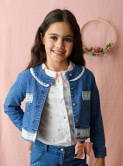 Denim jacket with white lace trim Denim jacket with white lace trim