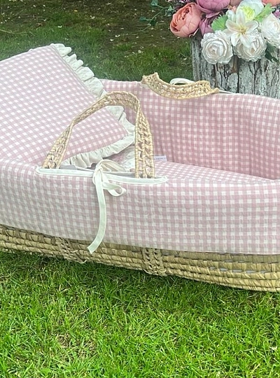 Full wicker basket. Unisex