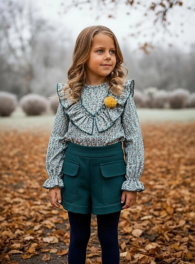 Girls' outfit with printed blouse and green shorts | Candy Collection Girls' outfit with printed blouse and green shorts | Candy Collection