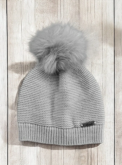 Gorrito con pompón de pelo sintético. Varios colores. Unisex
