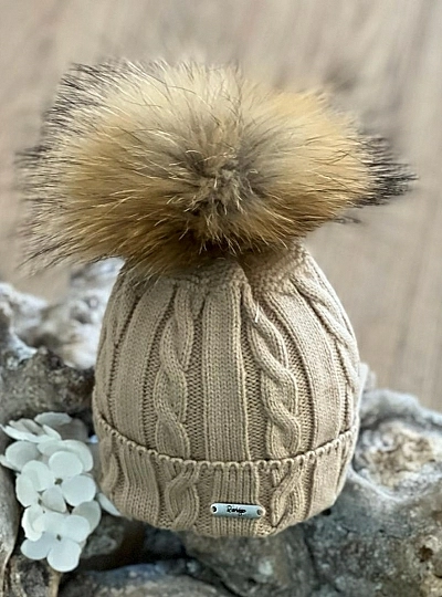 Gorrito de ochos y canalé con pompón