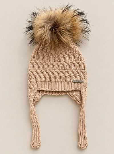 Gorro infantil de ochos con orejeras y pompón de pelo natural Gorro infantil de ochos con orejeras y pompón de pelo natural