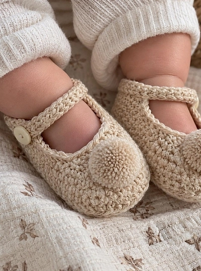 Hand-Knitted Baby Booties with Pom-pom | Unisex Hand-Knitted Baby Booties with Pom-pom | Unisex