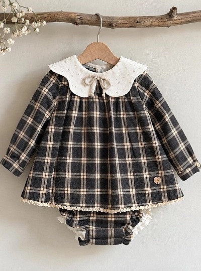Jesusito de niña con braga de cuadros Colección Onís Jesusito de niña con braga de cuadros Colección Onís