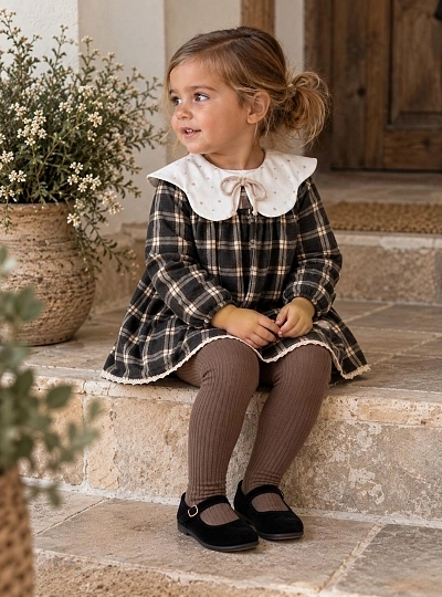 Jesusito de niña con braga de cuadros Colección Onís Jesusito de niña con braga de cuadros Colección Onís