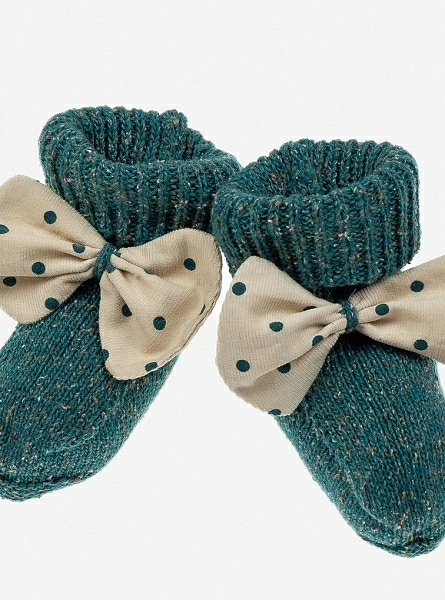 Knitted booties in night green with a loop of moles. O-Winter