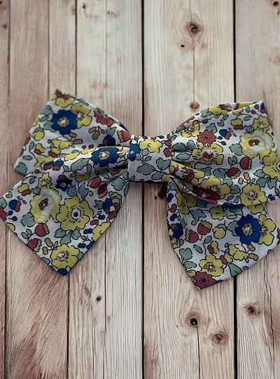 Lazo con pinza colección Liberty de Mon Petit Bonbon Lazo con pinza colección Liberty de Mon Petit Bonbon