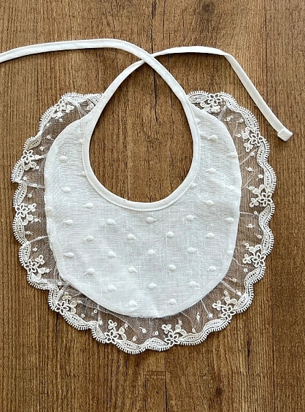 Linen bib with bodoques rose collection