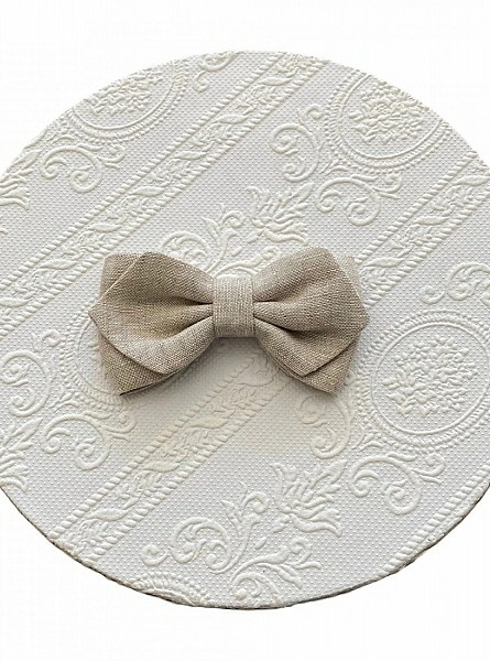 Linen bow tie in two colors.