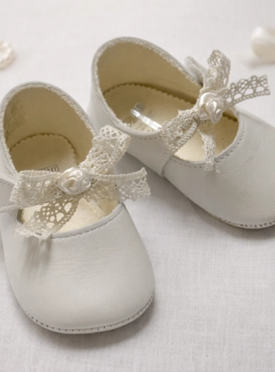 Merceditas para niña nacarada color beige clarito Merceditas para niña nacarada color beige clarito