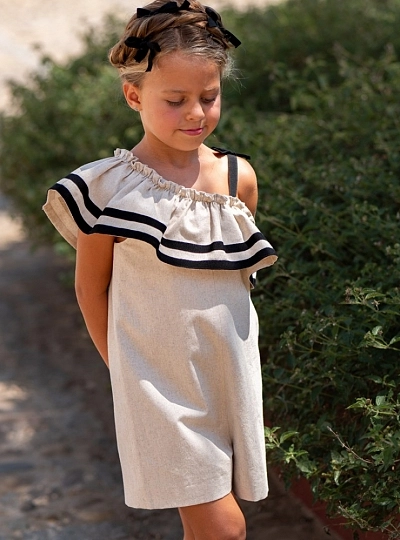 Mono para niña de lino colección Alhambra Mono para niña de lino colección Alhambra