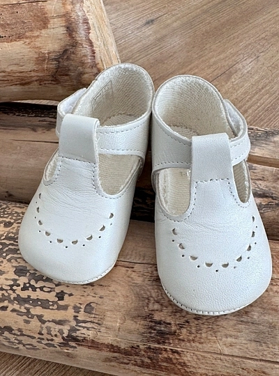 Pearly leather children's sandal with chopped design