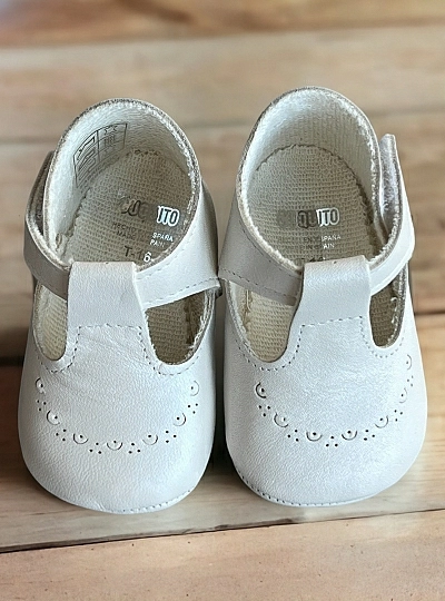 Pearly leather sandal for boy with perforated front