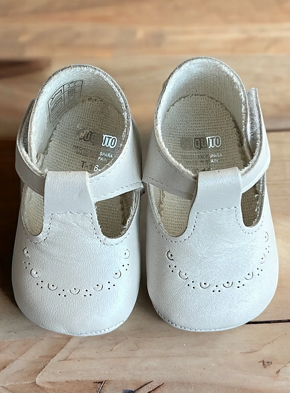 Pearly leather sandal for boy with perforated front