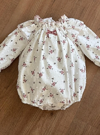 Pelele para niña de plumeti colección Cardiff