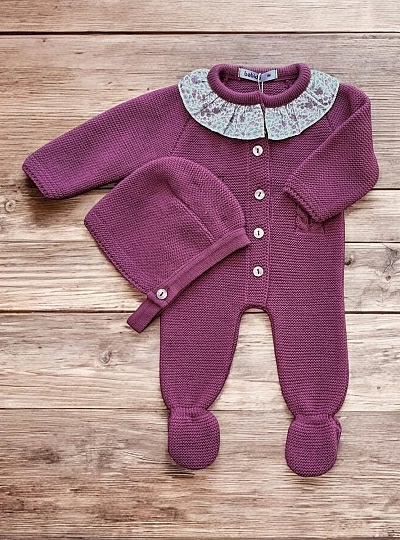 Pelele y capota para niña de punto colección Solsticio