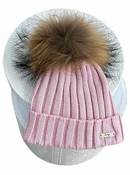 Ribbed hat in various colors. She wears a hair pompom.